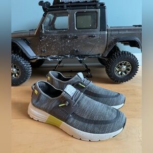 Hey Dude

Lightweight and comfortable sneakers.